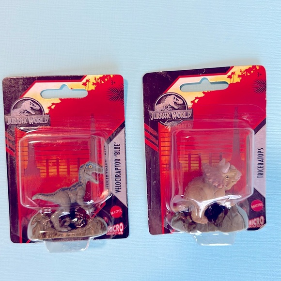 Jurassic WORLD mini dinosaur micro Mattel figures BLUE VELOCIRAPTOR TRICERATOPS - Picture 1 of 4